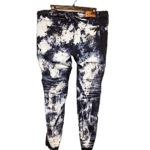 Beyonce's Dereon Distressed/Acid Washed Jeggins
